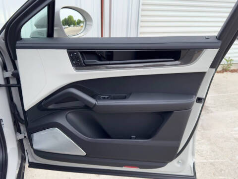 2024 Porsche Cayenne Turbo E-Hybrid Coupe