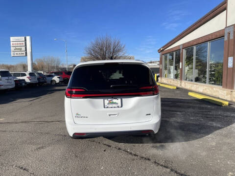 2026 Chrysler Pacifica Select