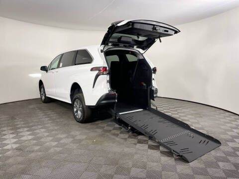 2025 Toyota Sienna LE 8-Passenger