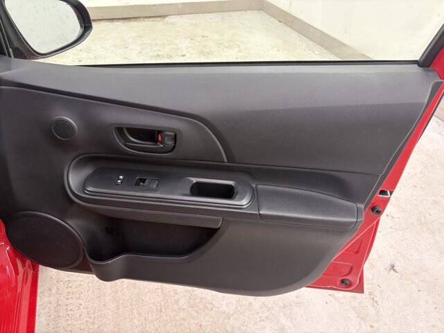 2016 Toyota Prius c One