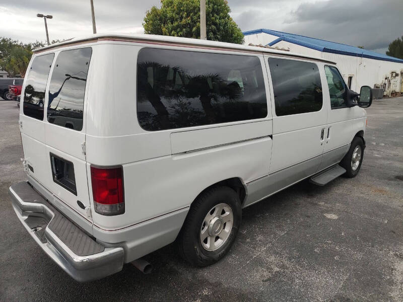 2005 Ford E-Series E-150 Chateau
