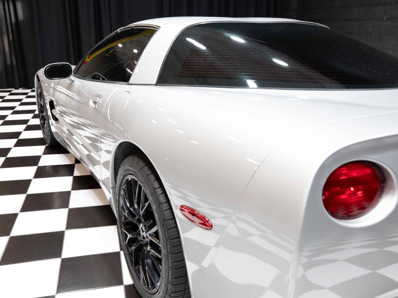 2004 Chevrolet Corvette 24