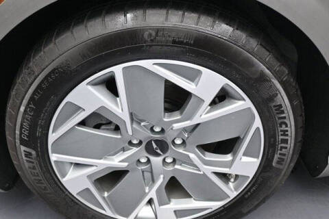 2025 Genesis GV60 Standard