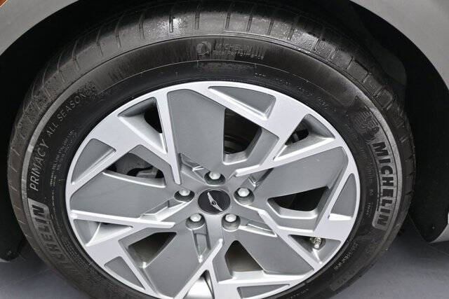 2025 Genesis GV60 Standard