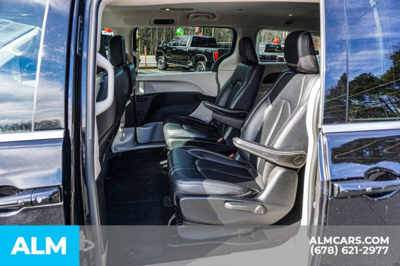 2024 Chrysler Pacifica Plug-In Hybrid Select