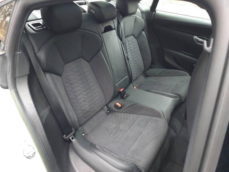 2023 Audi e-tron GT quattro Premium Plus