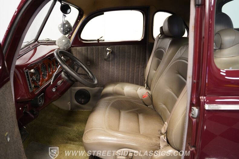 1940 Ford Deluxe