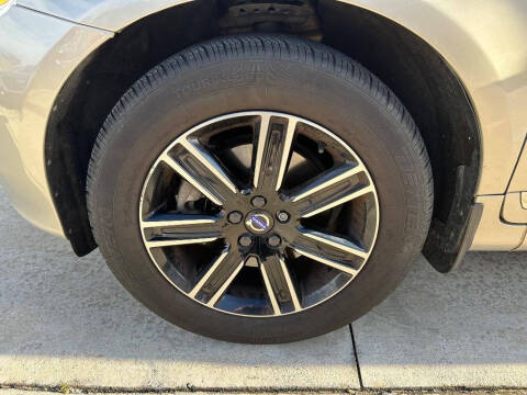 2017 Volvo XC60 T5 Dynamic