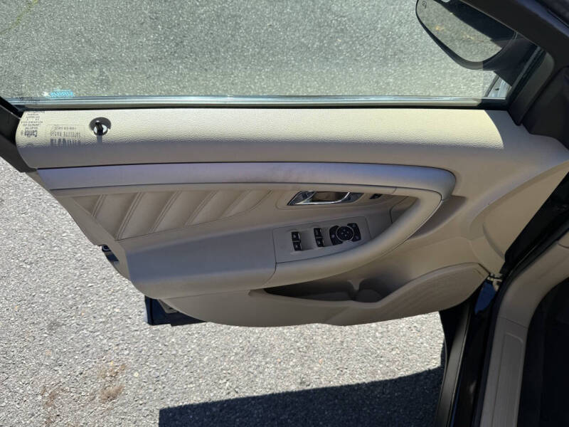 2017 Ford Taurus SEL