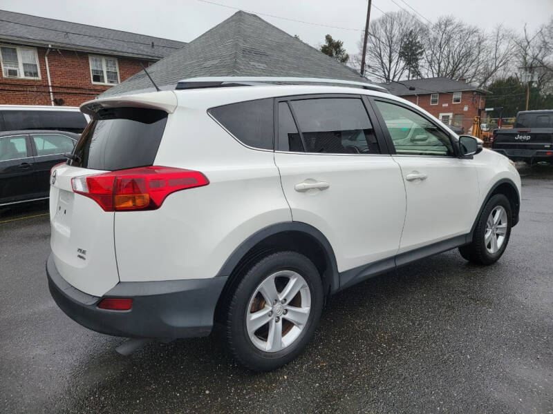 2014 Toyota RAV4 XLE photo 5