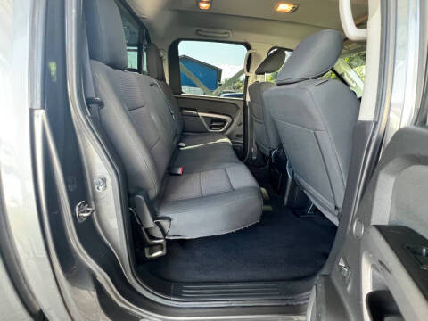 2015 Nissan Titan SV