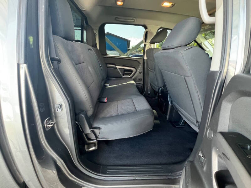 2015 Nissan Titan SV