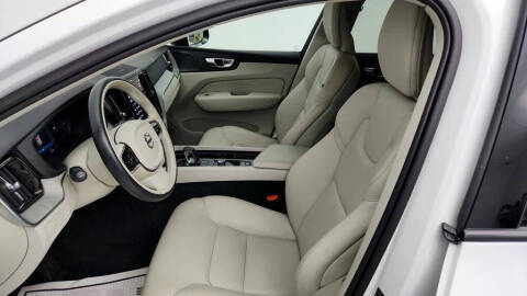 2024 Volvo XC60 Recharge T8 Plus Dark Theme