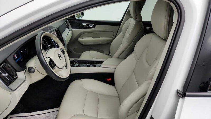 2024 Volvo XC60 Recharge T8 Plus Dark Theme