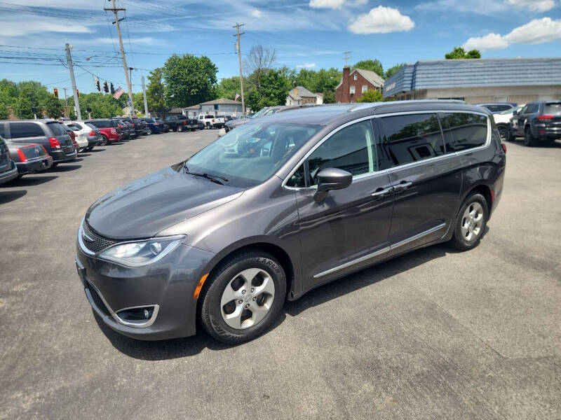 2017 Chrysler Pacifica Touring-L Plus