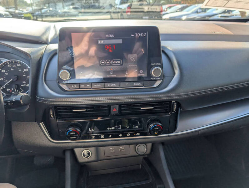 2022 Nissan Rogue SV