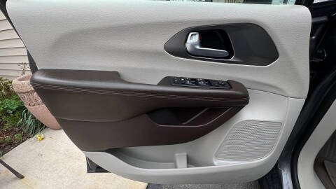 2021 Chrysler Voyager LX