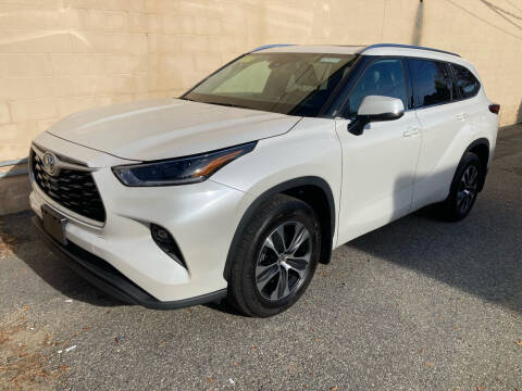 2021 Toyota Highlander for sale at Bill's Auto Sales in Peabody MA