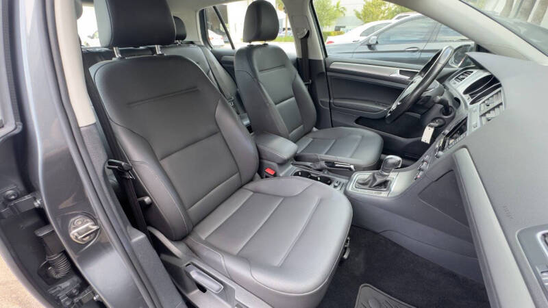 2015 Volkswagen Golf TSI SE