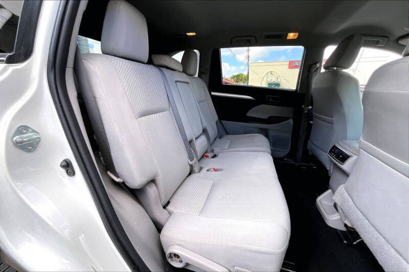 2019 Toyota Highlander LE