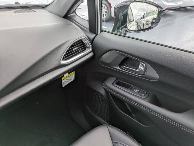 2026 Chrysler Voyager LX