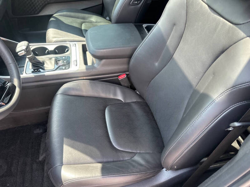 2025 Kia Carnival SX