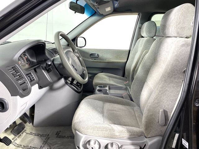 2005 Kia Sedona LX