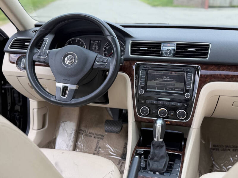 2012 Volkswagen Passat V6 SEL Premium
