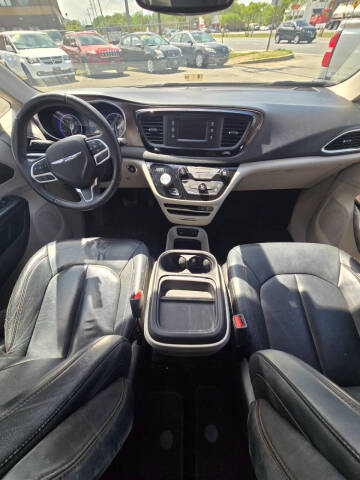 2017 Chrysler Pacifica Touring-L