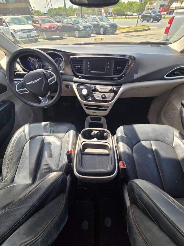 2017 Chrysler Pacifica Touring-L