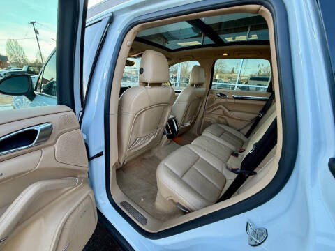 2014 Porsche Cayenne Platinum