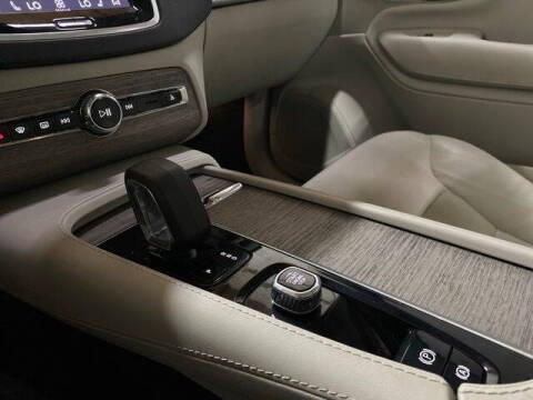 2024 Volvo XC90 B6 Core Bright Theme