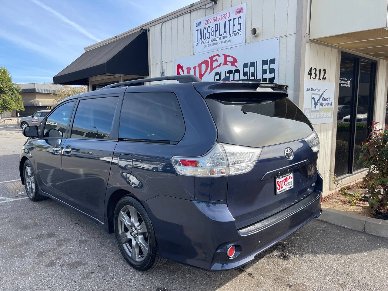 2018 Toyota Sienna for sale at Super Auto Sales Modesto in Modesto, CA