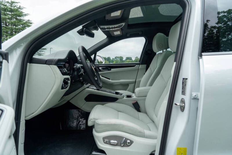 2025 Porsche Macan S