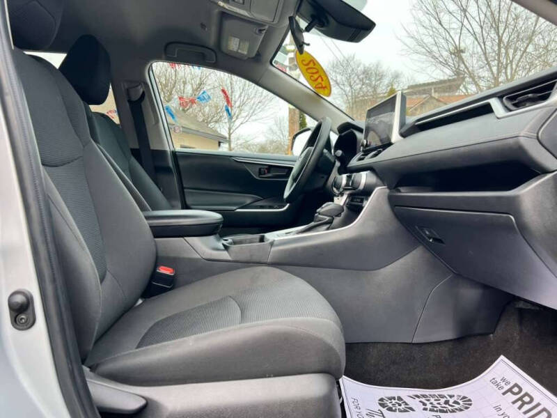 2024 Toyota RAV4 LE