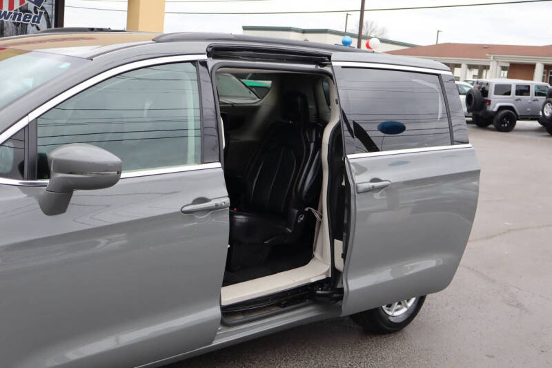 2022 Chrysler Pacifica Touring L