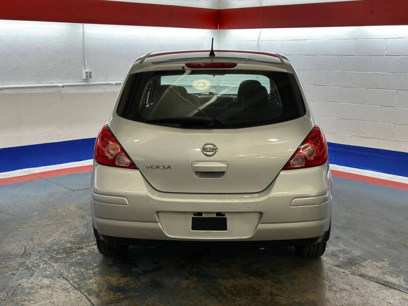 2011 Nissan Versa 1.8 S