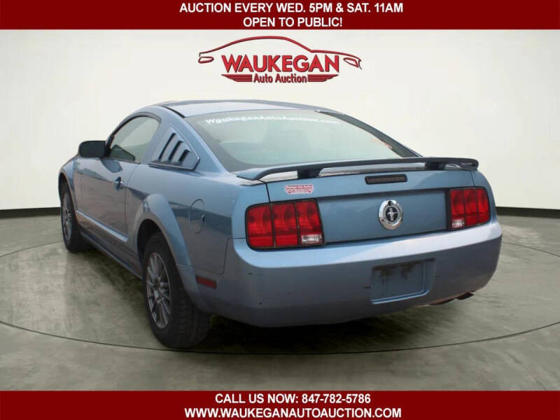 2005 Ford Mustang V6 Deluxe