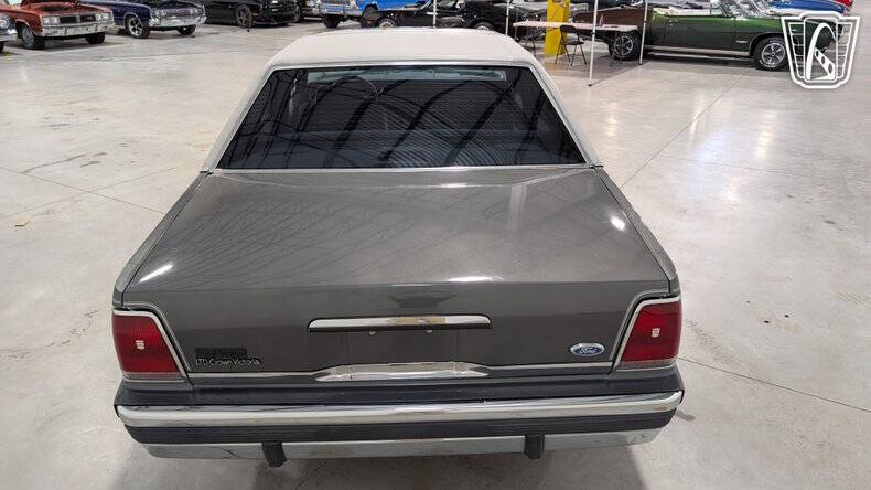 1988 Ford Crown Victoria