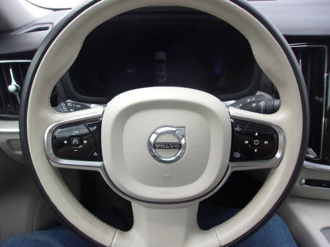 2024 Volvo S60 B5 Plus Dark Theme