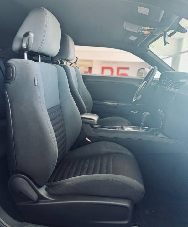 2012 Dodge Challenger SXT Plus