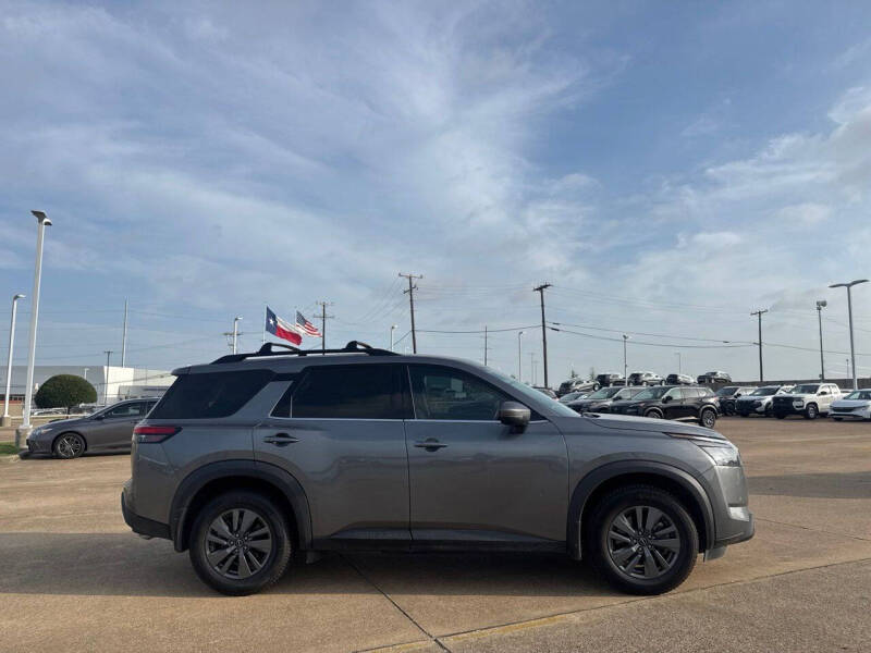 2024 Nissan Pathfinder SV