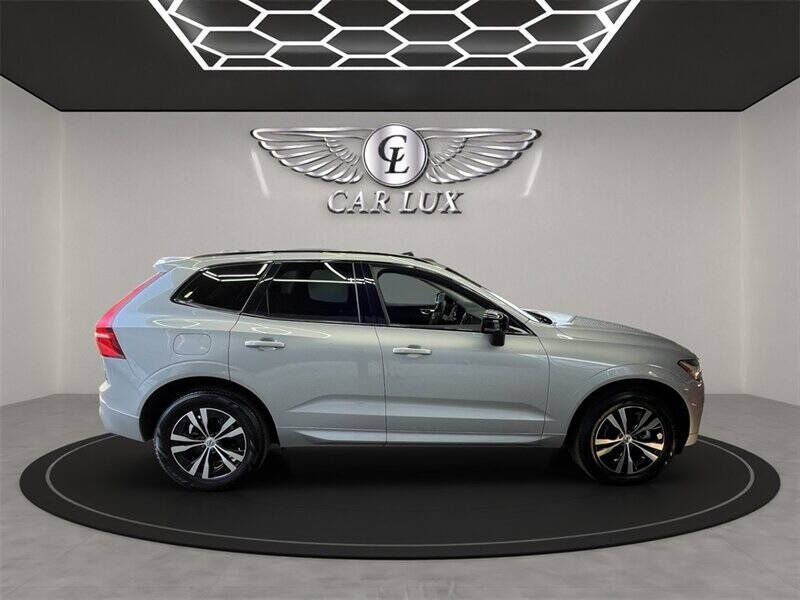 2024 Volvo XC60 B5 Core Dark Theme