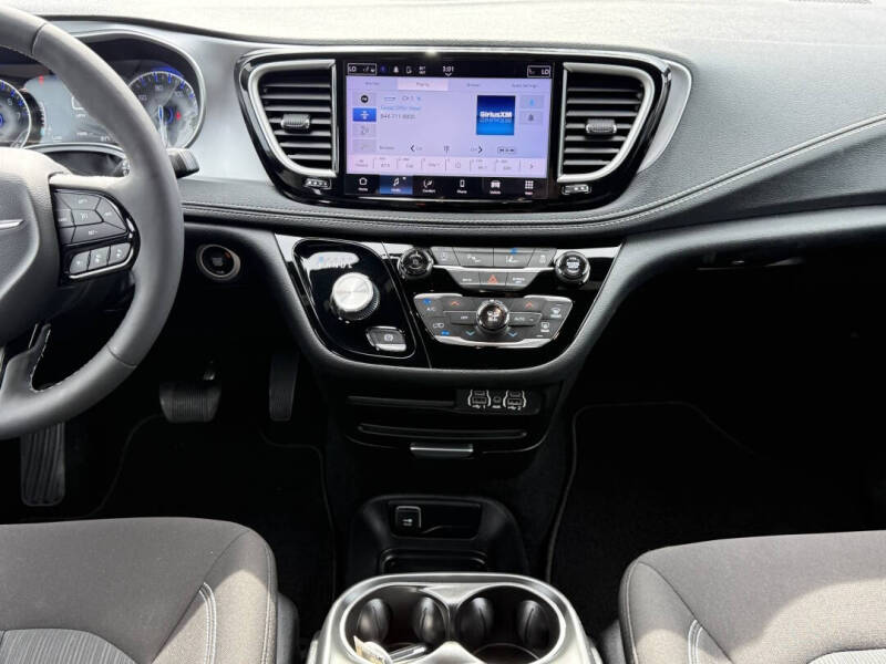 2023 Chrysler Pacifica Touring