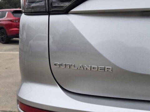 2025 Mitsubishi Outlander ES