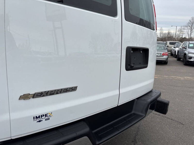 2024 Chevrolet Express 2500