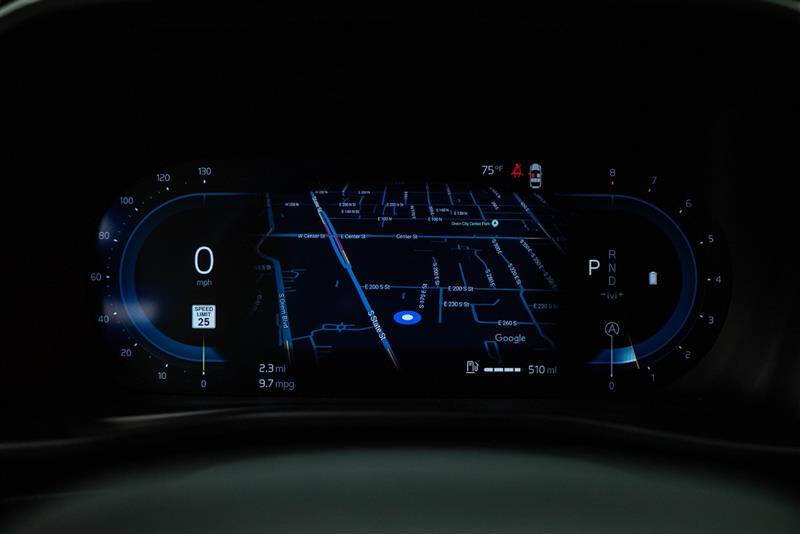 2024 Volvo XC40 B5 Plus Bright Theme