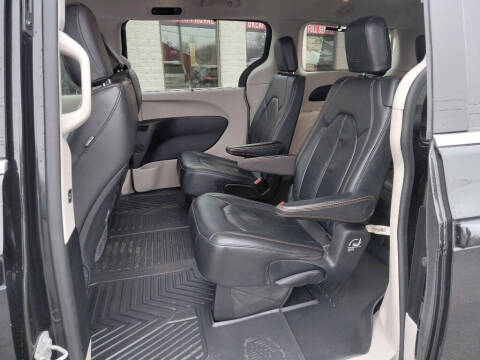 2017 Chrysler Pacifica Touring-L