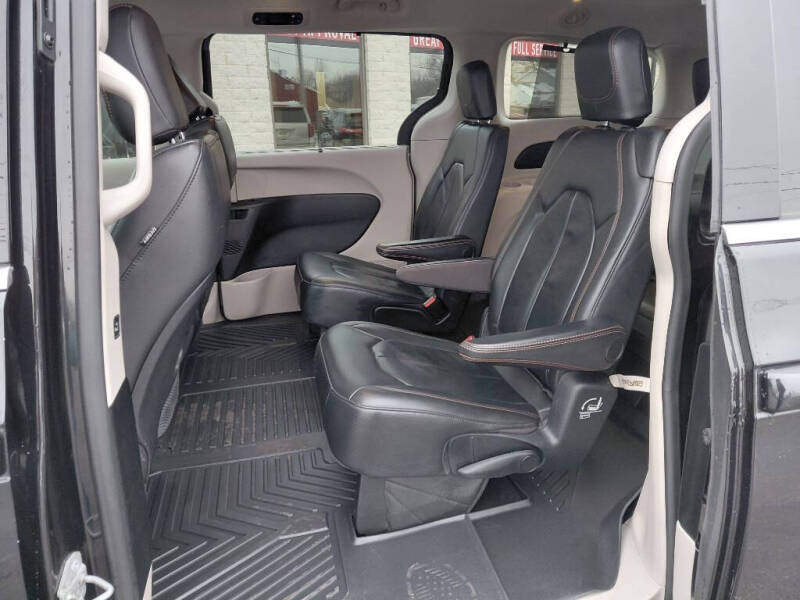 2017 Chrysler Pacifica Touring-L