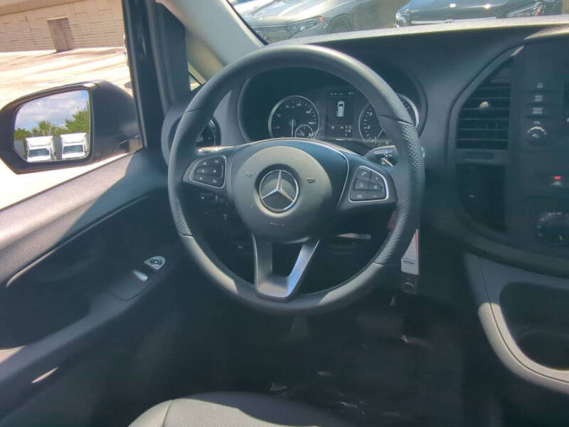 2023 Mercedes-Benz Metris Passenger
